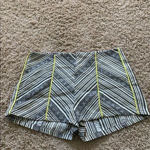 Patterned gray shorts